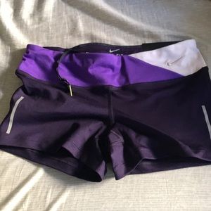 Nike epic run tight fit, Size Medium